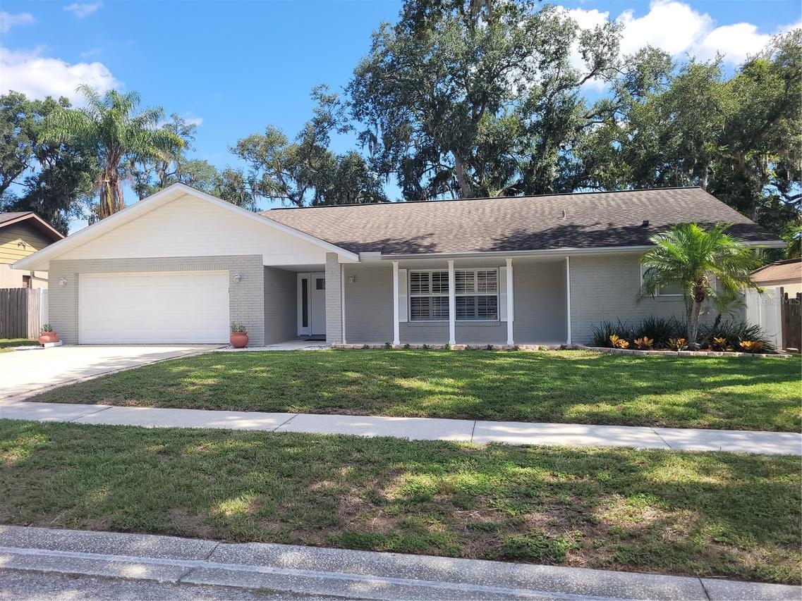 1104 Riflecrest Ave., Valrico, FL 33594