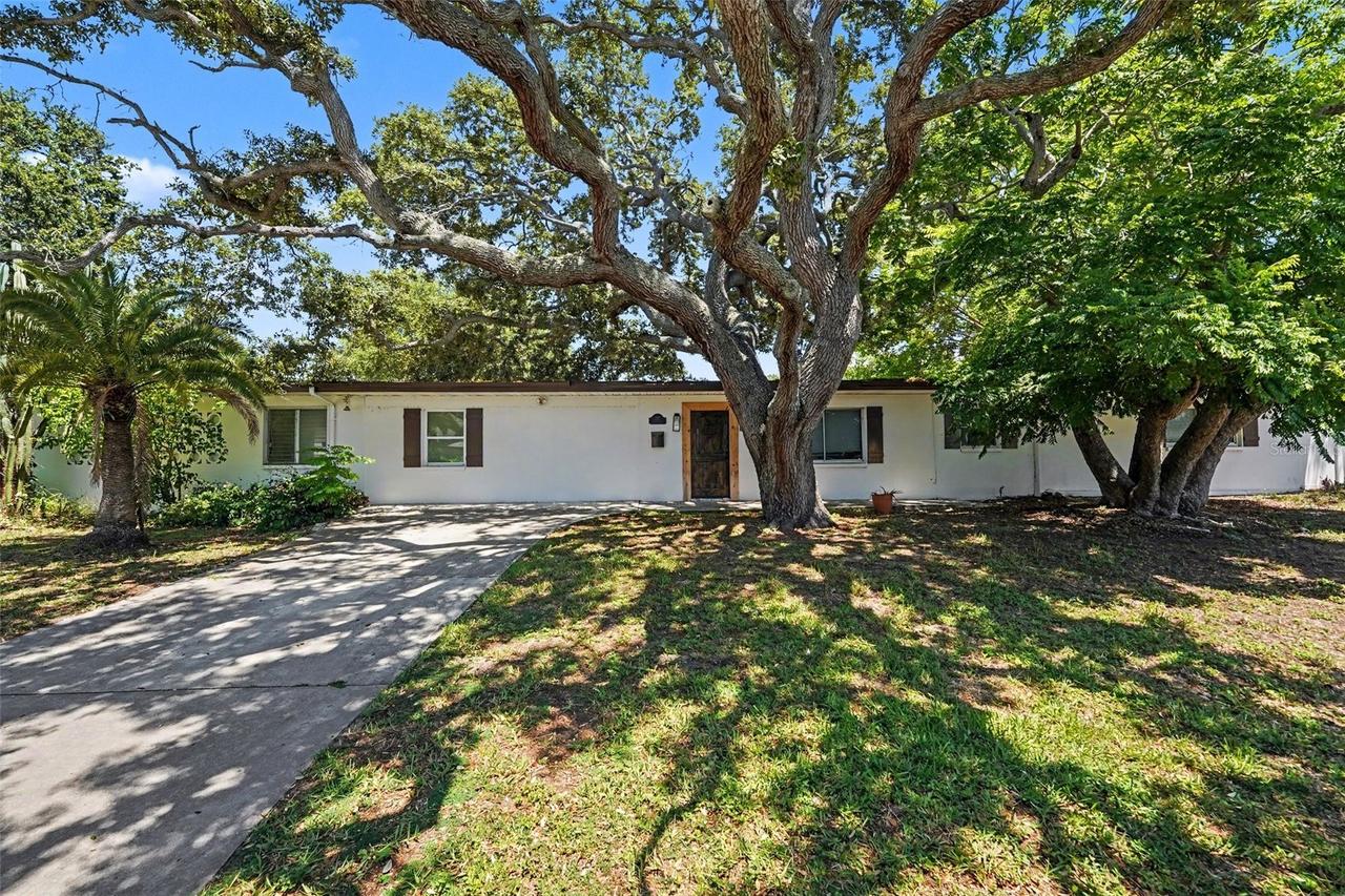 217 Garden Cir., Belleair, FL 33756