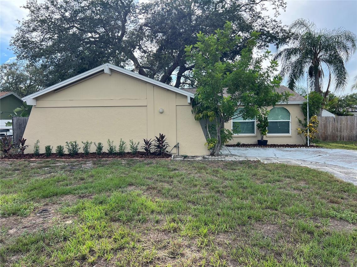 1014 Stonefence Way, Tarpon Springs, FL 34689