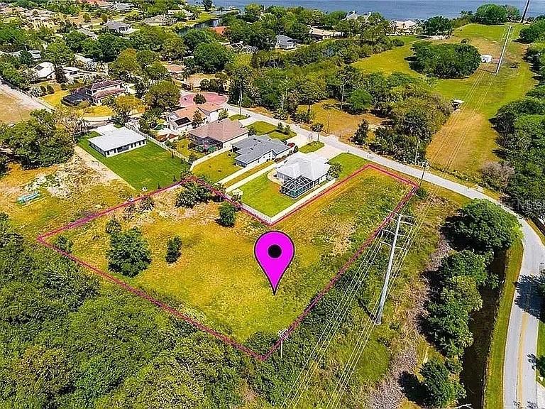 1 N N Jasmine Ave., Tarpon Springs, FL 34689