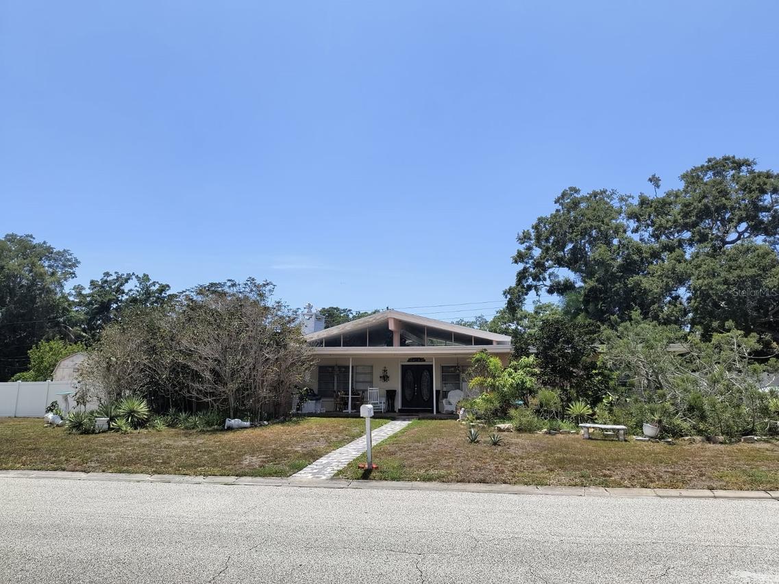 790 Oakwood Dr., Dunedin, FL 34698