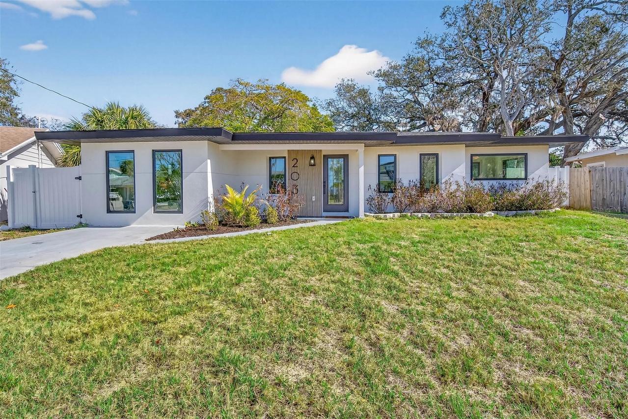203 Driftwood Dr., Palm Harbor, FL 34683