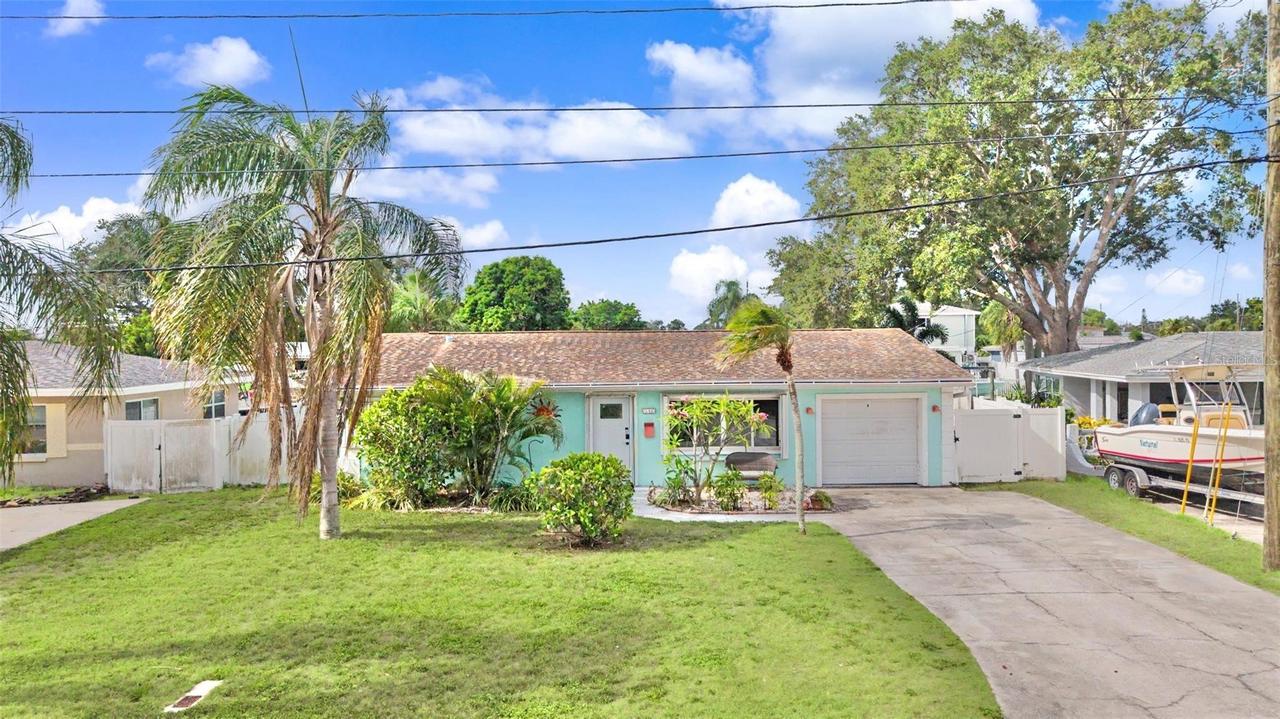 9472 Treasure Ln., St Petersburg, FL 33702