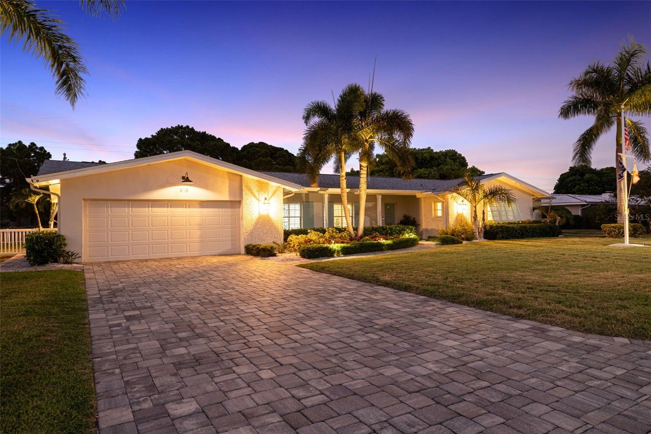 616 Pineland Ave., Belleair, FL 33756