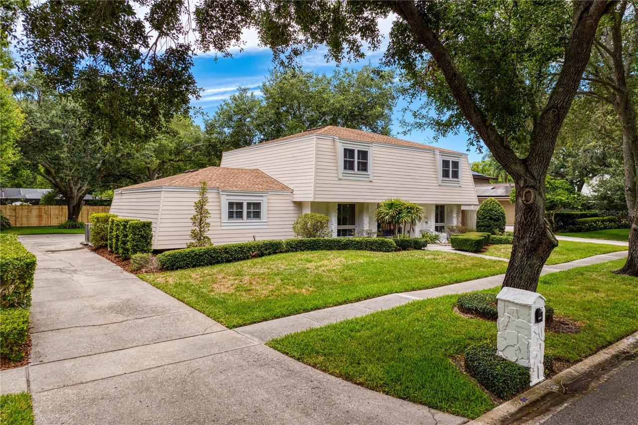 13305 Golf Crest Cir., Tampa, FL 33618