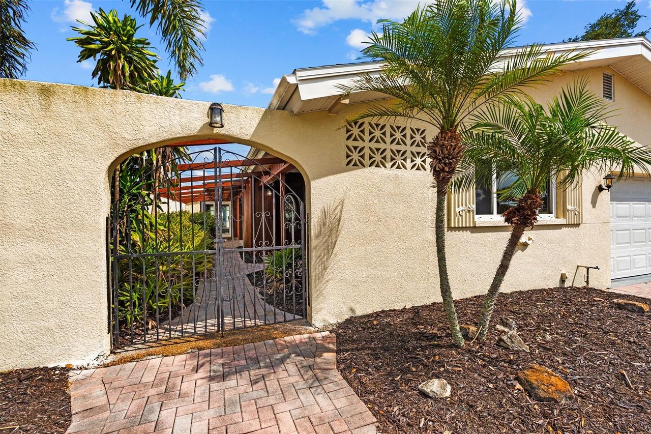 10472 Orange Blossom Ln., Seminole, FL 33772