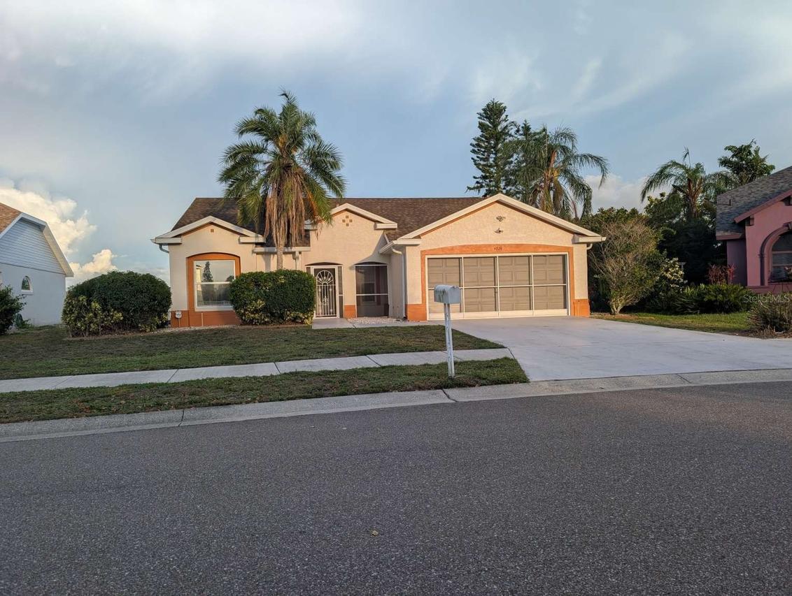 4826 11th Avenue Cir., Bradenton, FL 34208