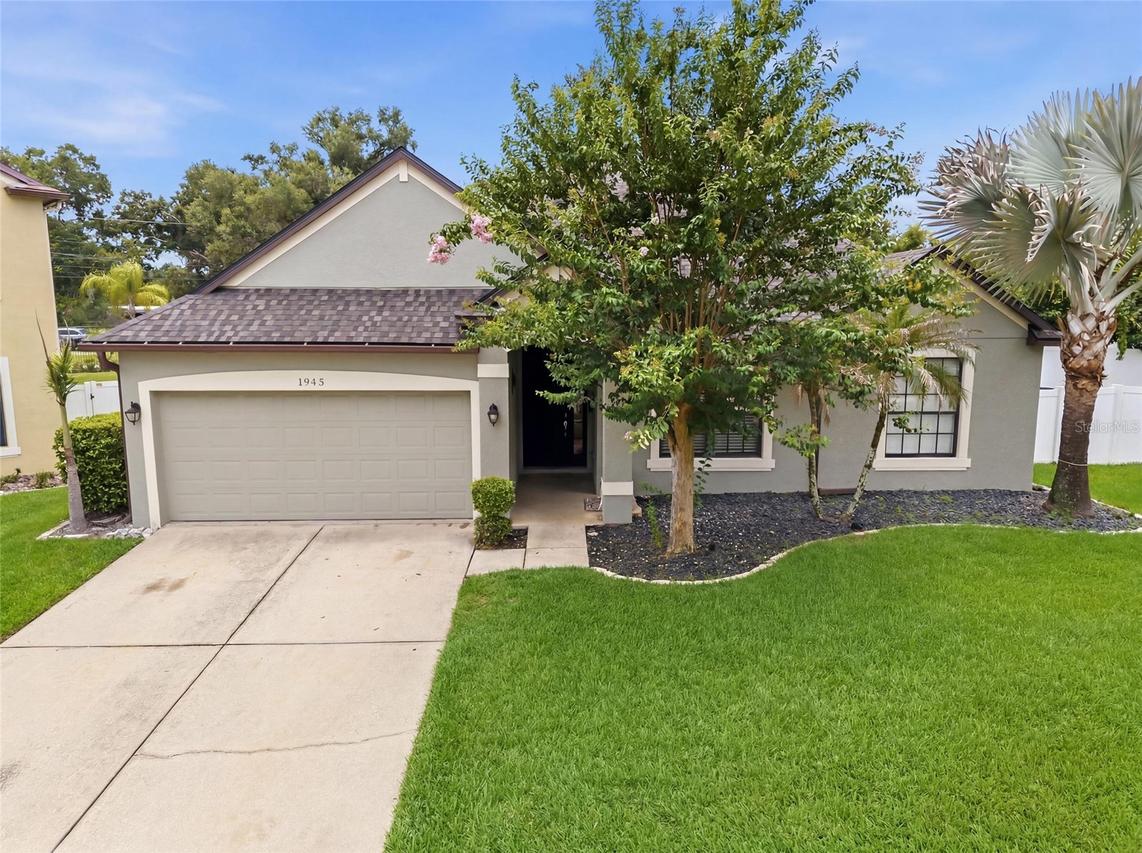 1945 Abbey Ridge Dr., Dover, FL 33527