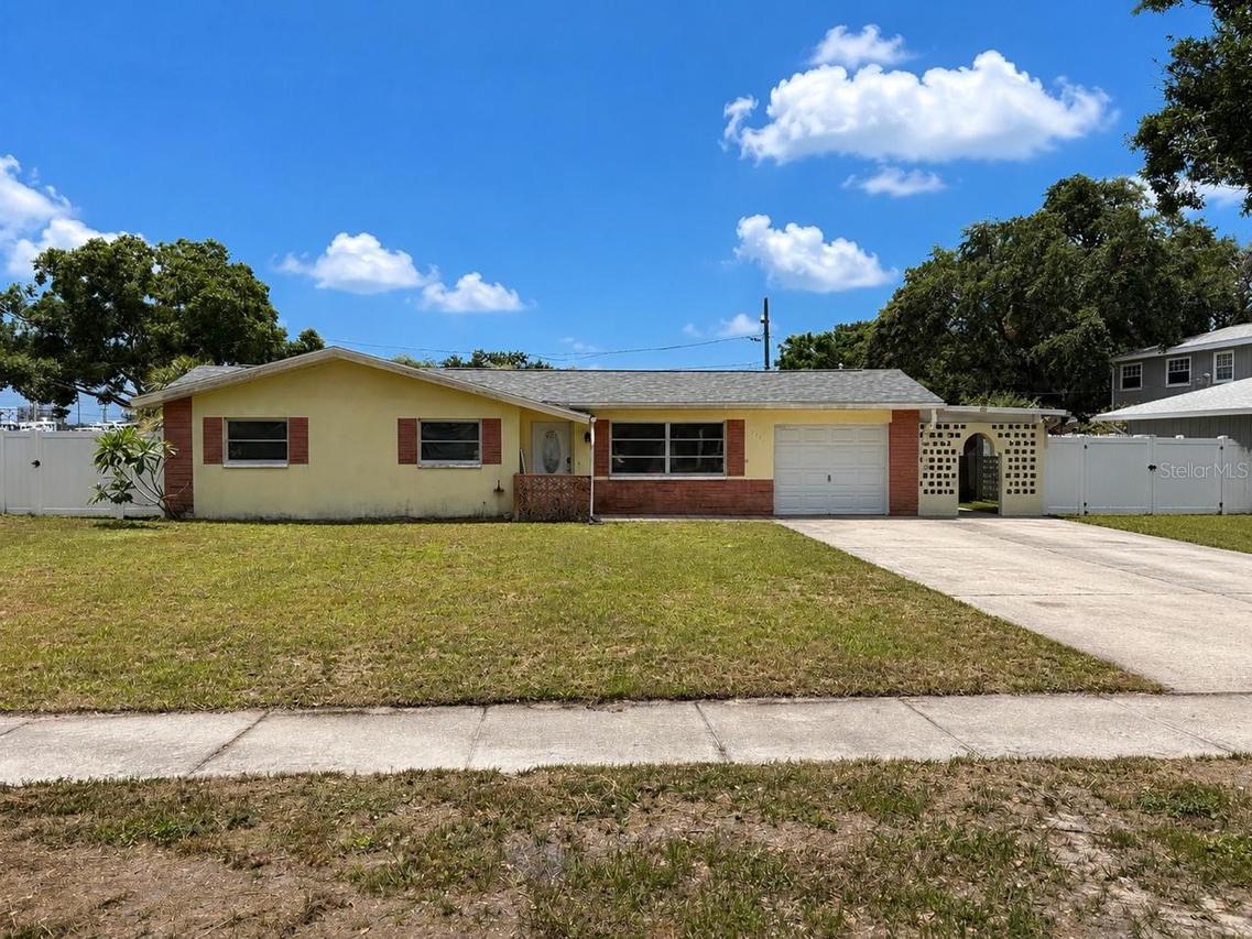 2571 Central Ave., Clearwater, FL 33764