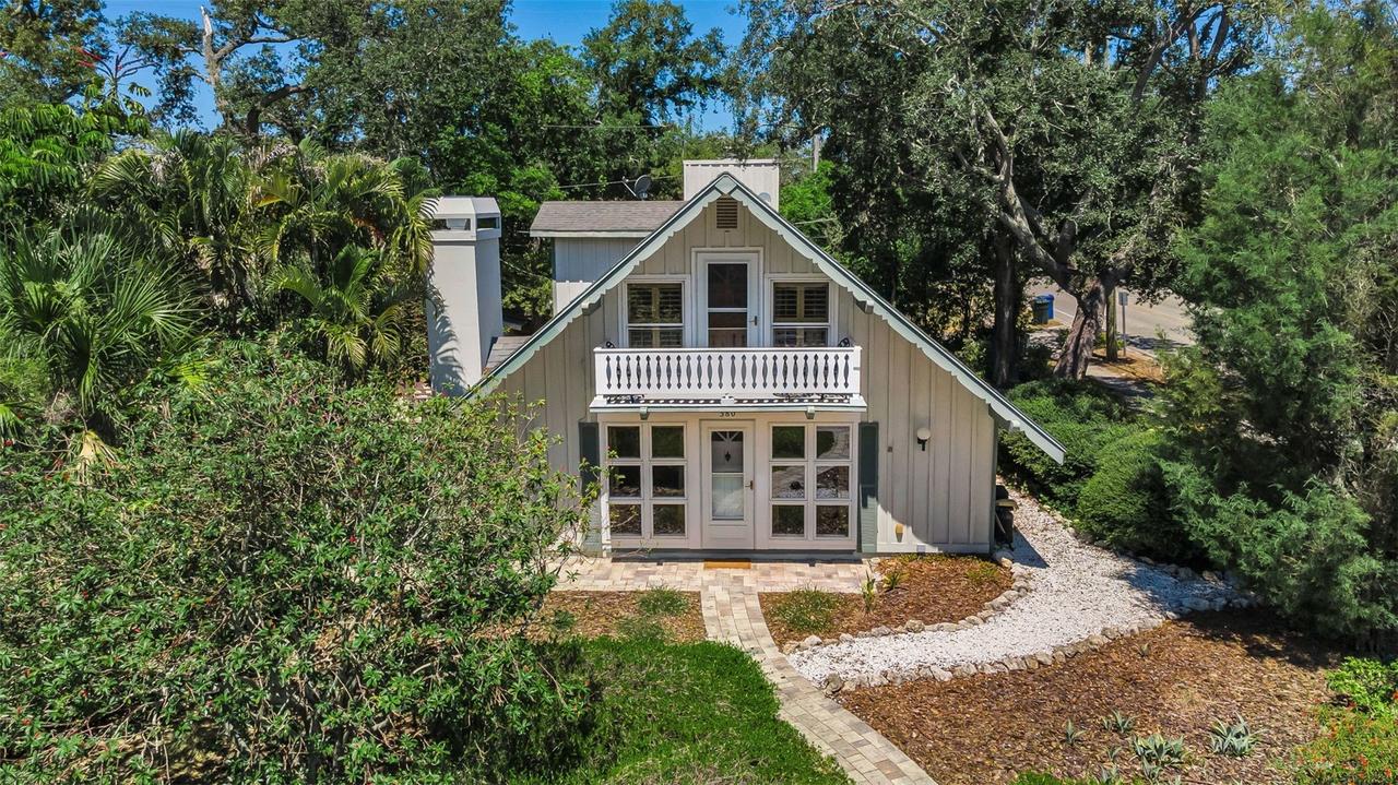 380 Colonial Ct., Dunedin, FL 34698