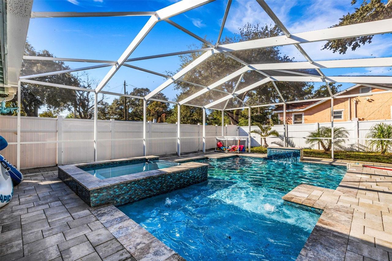 1600 Loretta Ave., Largo, FL 33770