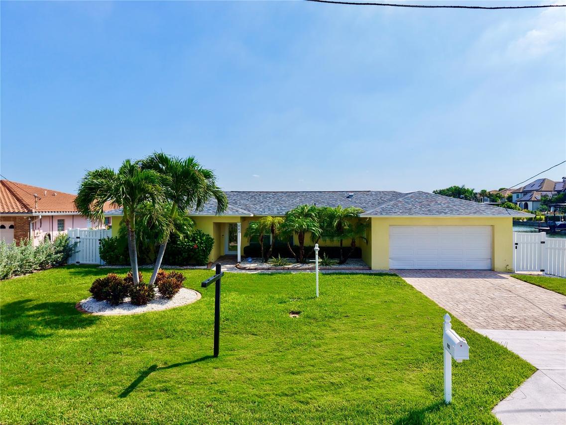 902 Oakwood Dr., Largo, FL 33770