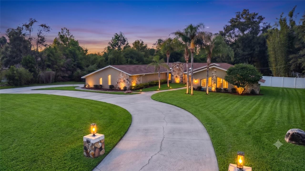 7487 River Country Dr., Weeki Wachee, FL 34607