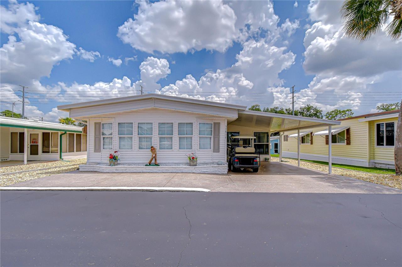 37816 Barcelona Ave., Zephyrhills, FL 33541