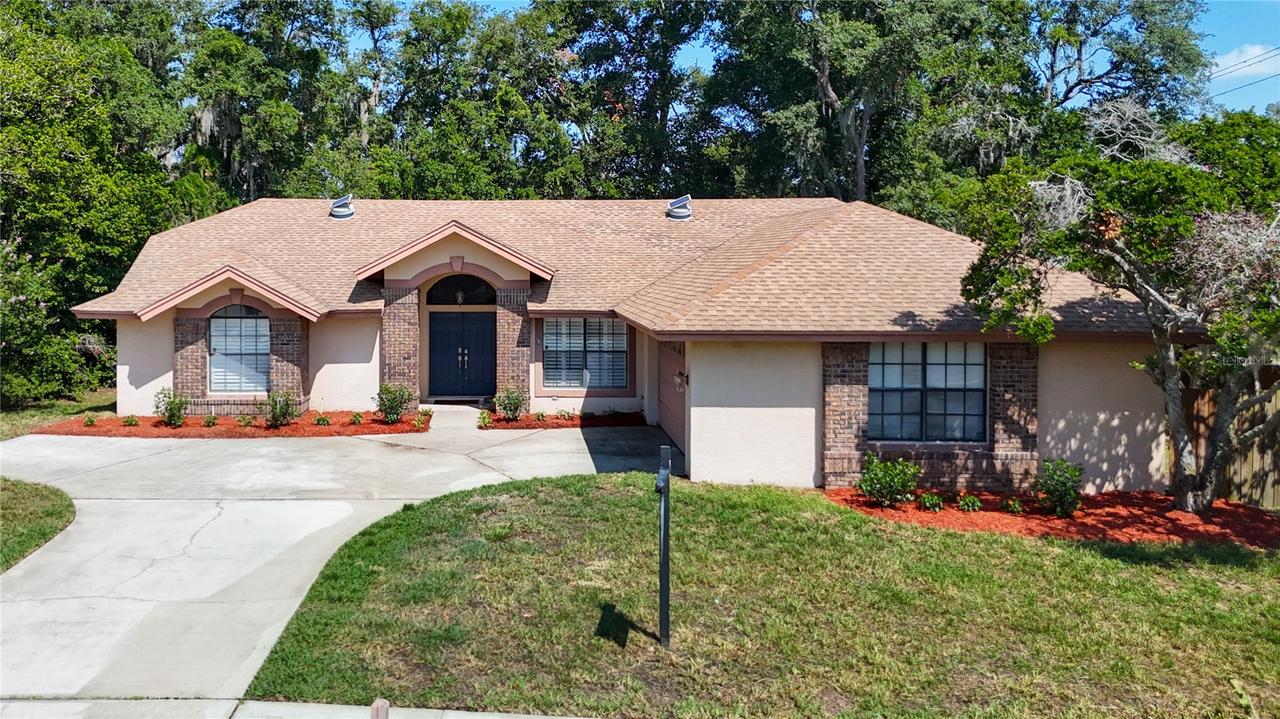 2102 Laindale Pl., Valrico, FL 33596