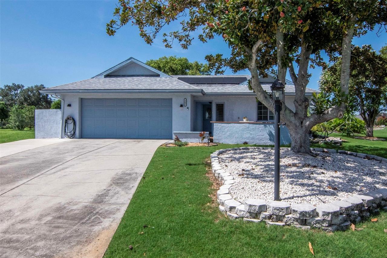 303 Barstow Ct., Sun City Center, FL 33573