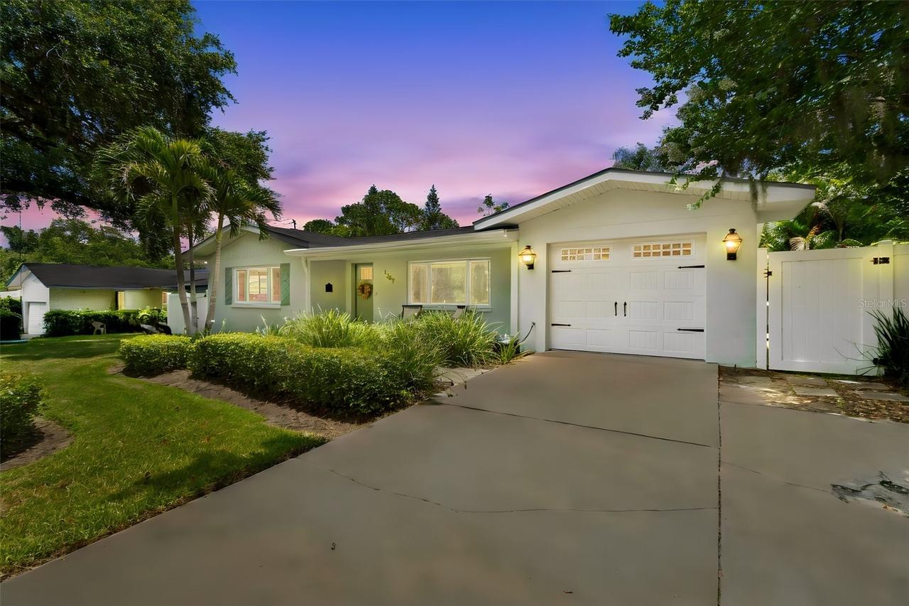 1207 Kapok Cir., Clearwater, FL 33759