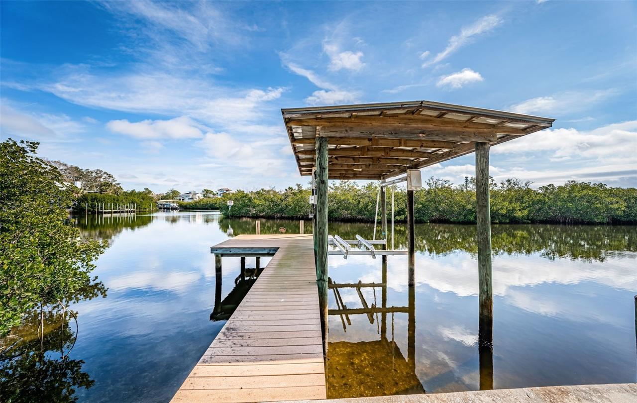 624 Mayo St., Crystal Beach, FL 34681