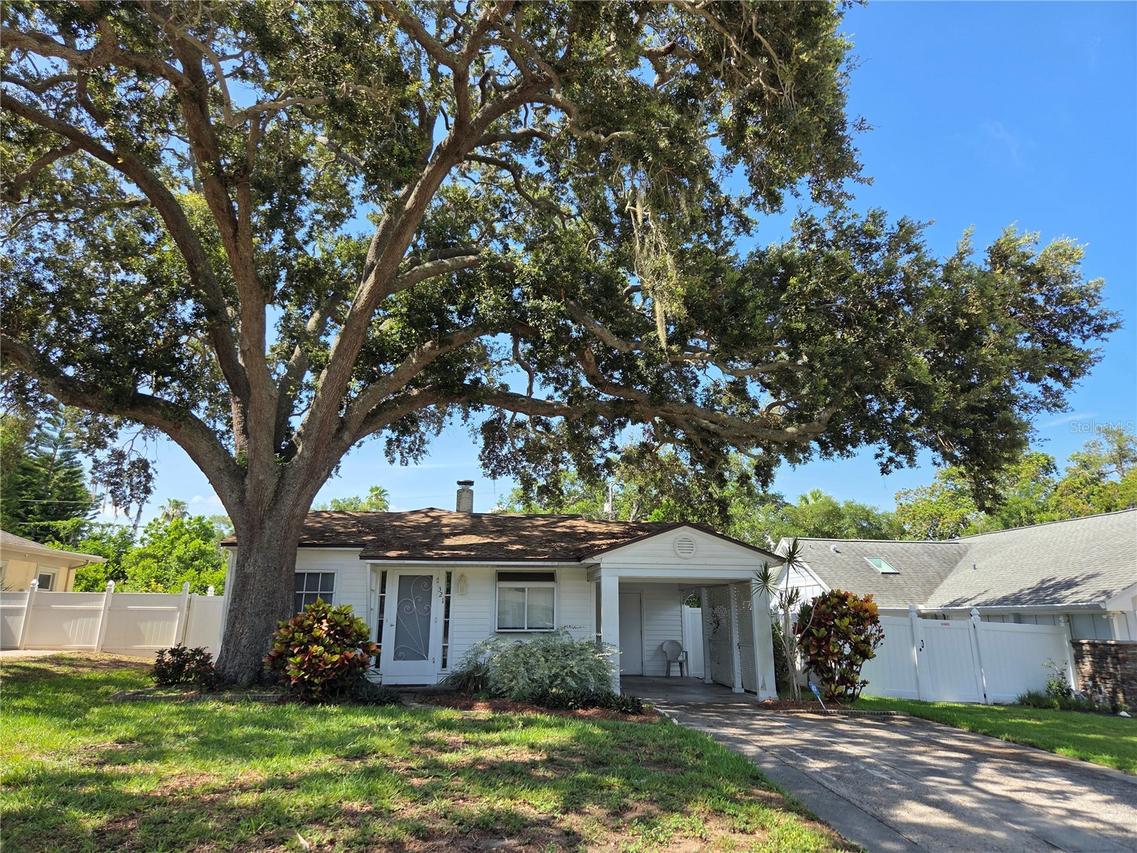 321 Wildwood Way, Belleair, FL 33756