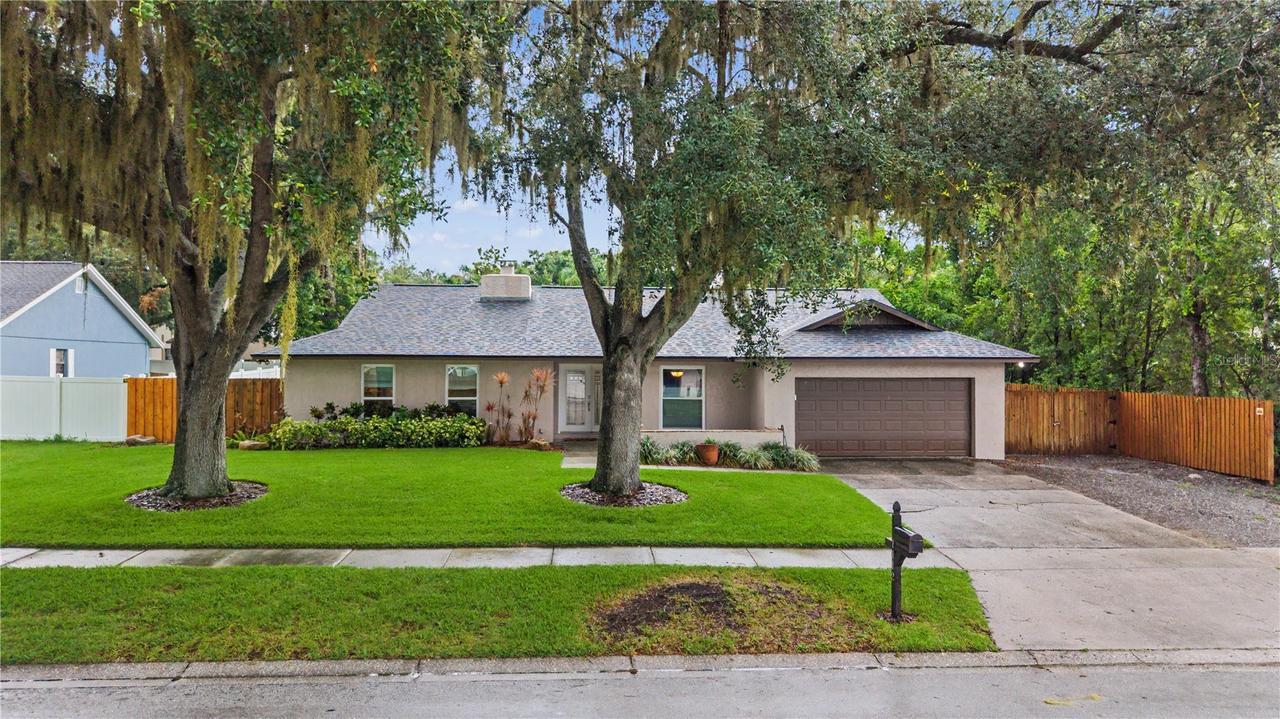 1112 Lakemont Dr., Valrico, FL 33594