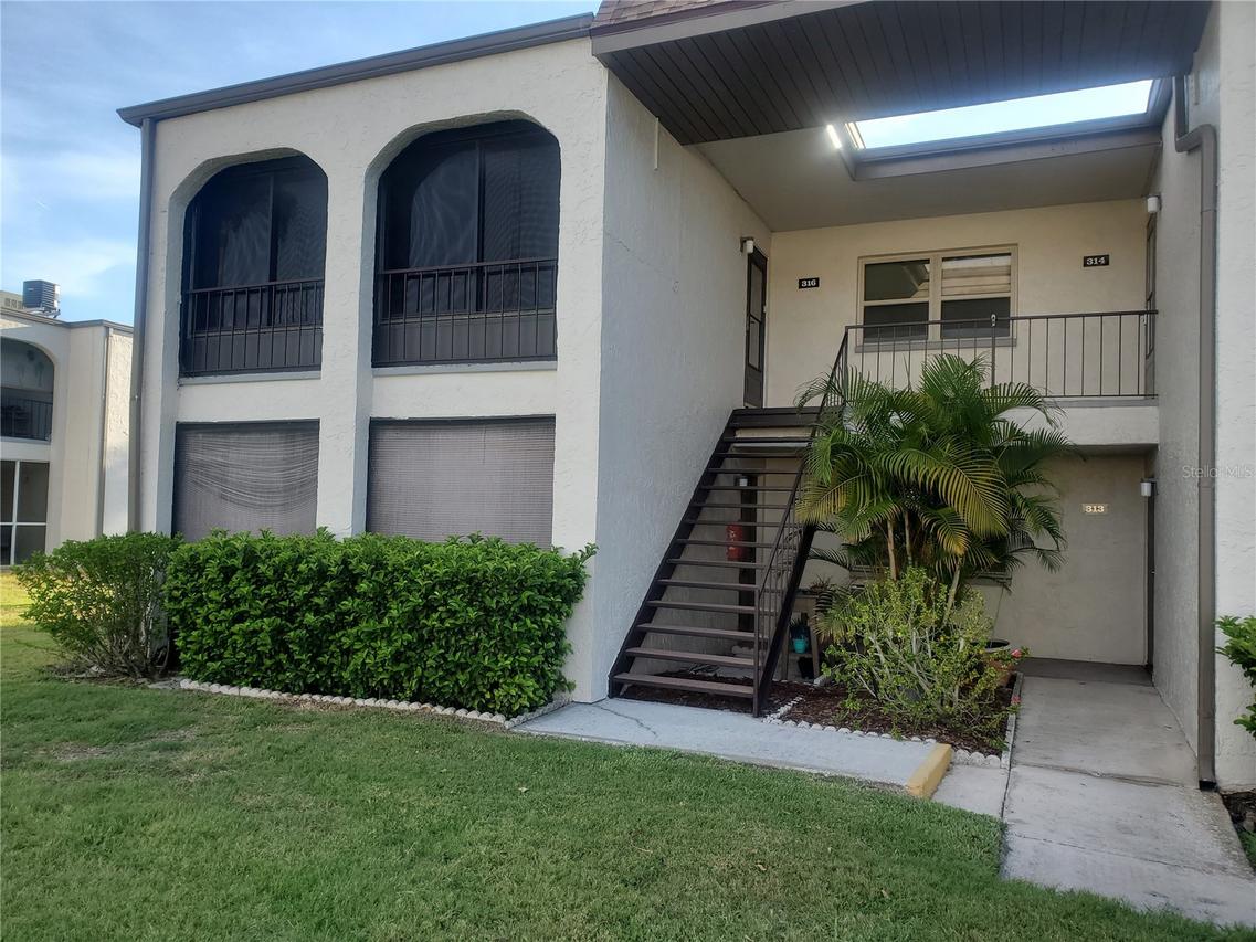 7701 Starkey Rd. #316, Seminole, FL 33777