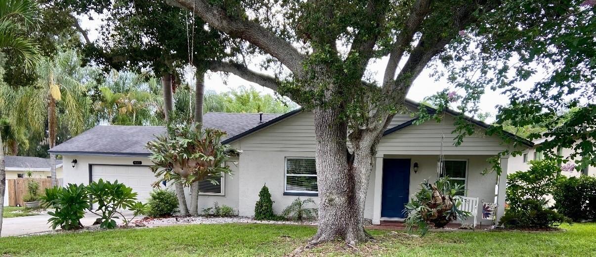 915 Harbor Hill Dr., Safety Harbor, FL 34695