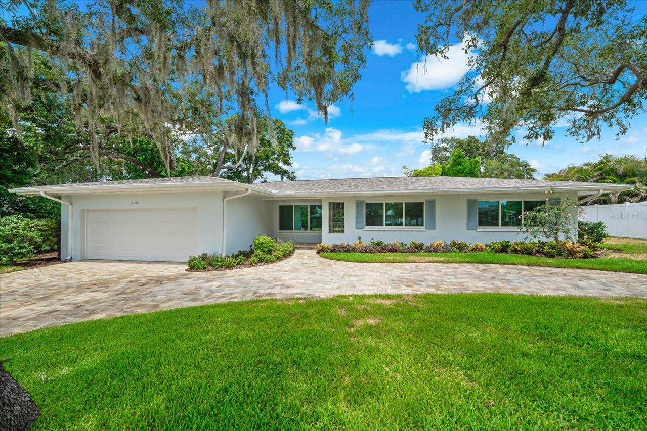315 Orangewood Ln., Largo, FL 33770