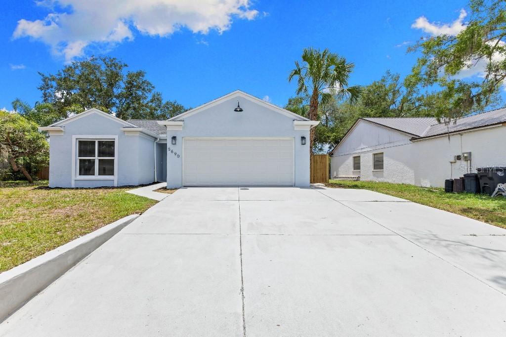 5690 25th Street Cir., Bradenton, FL 34203