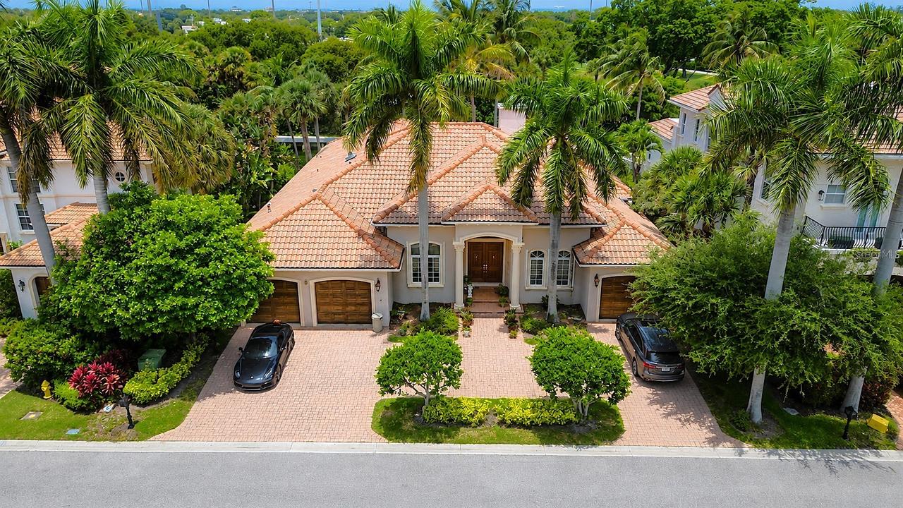 785 Harbour Isle Pl., North Palm Beach, FL 33410