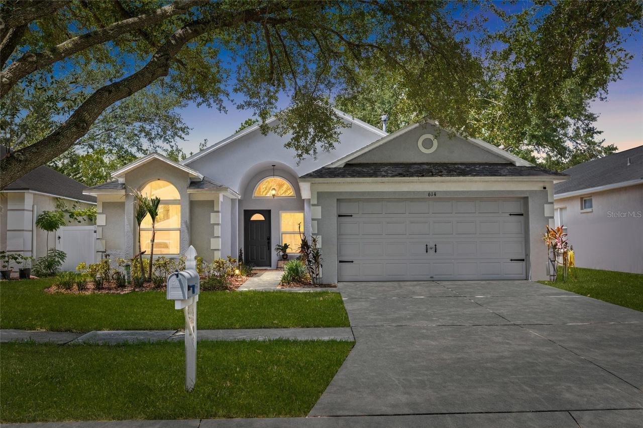 614 Somerstone Dr., Valrico, FL 33594