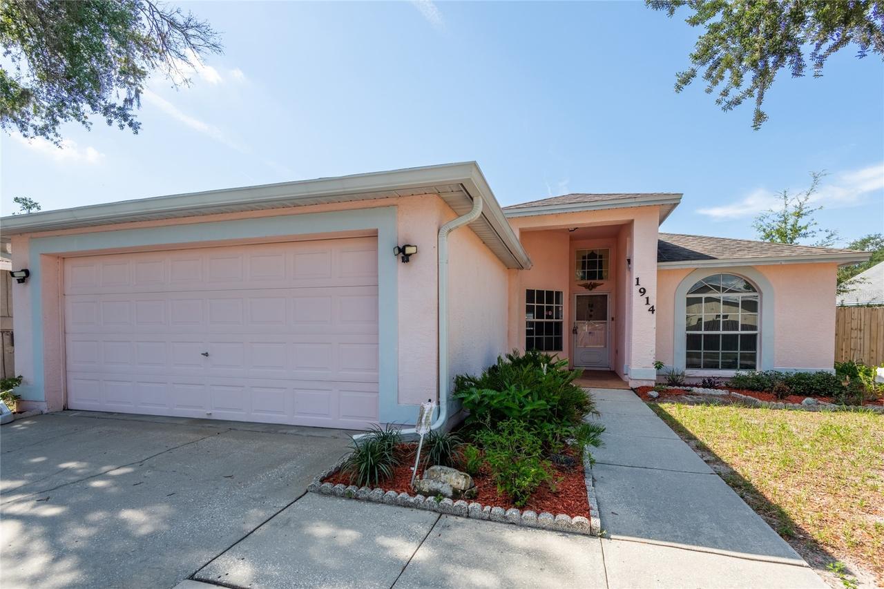 1914 Woodcut Dr., Lutz, FL 33559