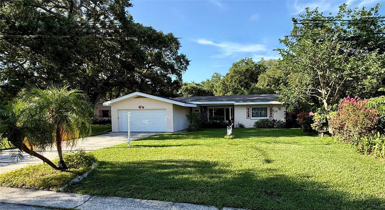 918 Bay Breeze Ter., Largo, FL 33770