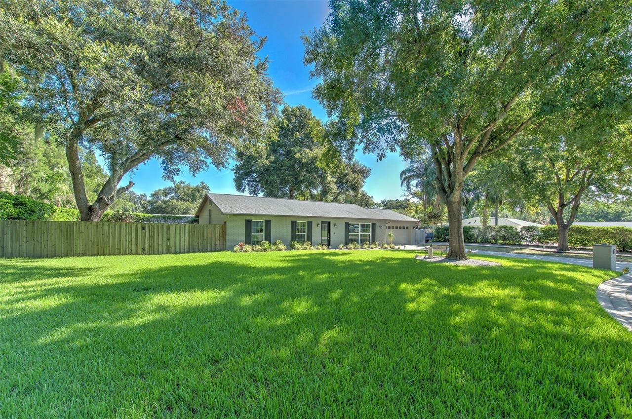1712 Sakura Dr., Valrico, FL 33596