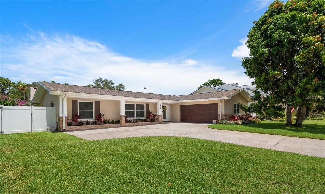 1320 Golf View Dr., Belleair, FL 33756
