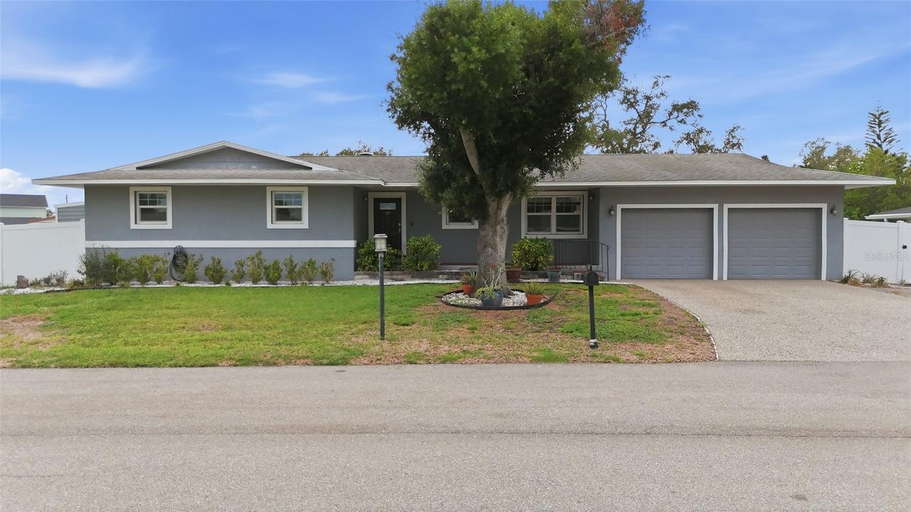 611 Leona Ave., Ellenton, FL 34222