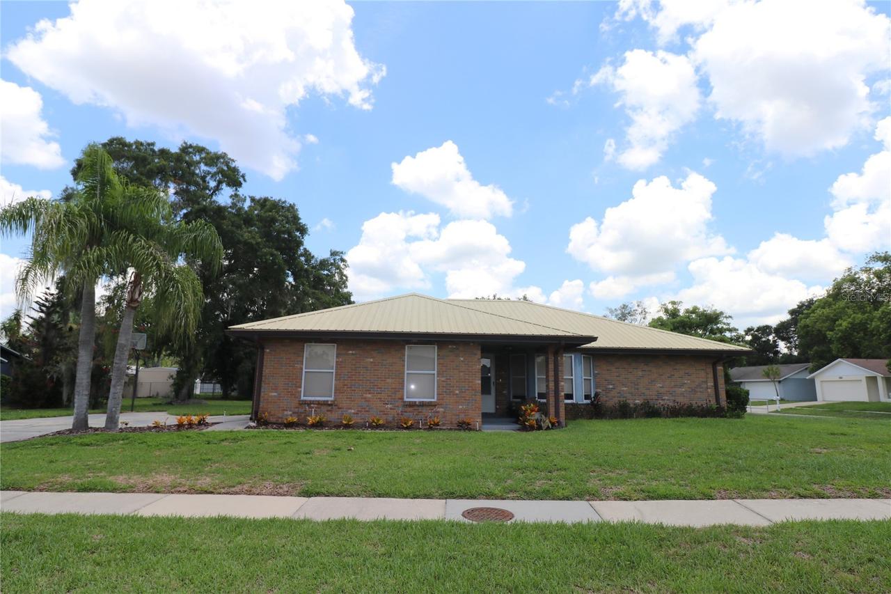 1023 Redbud Cir., Plant City, FL 33563