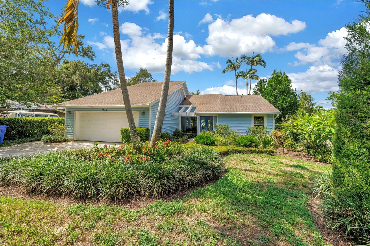 935 42nd Ave., St Petersburg, FL 33703
