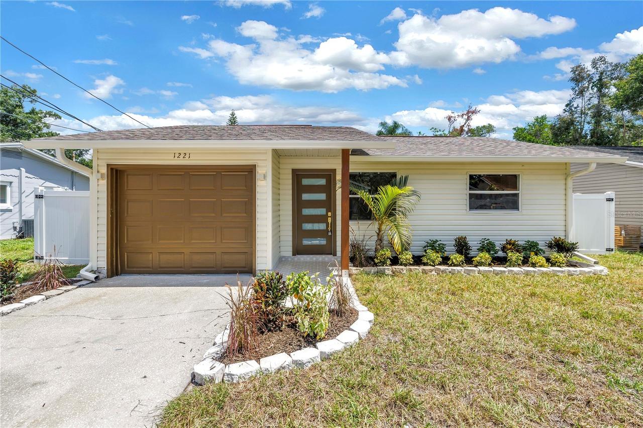 1221 36th Ter., St Petersburg, FL 33704