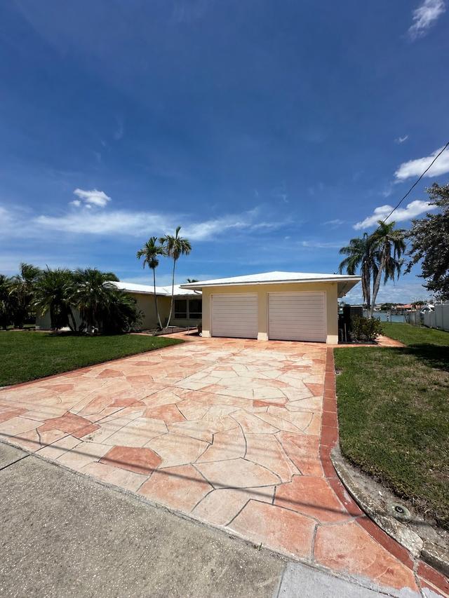 732 Pruitt Dr., St Petersburg, FL 33708