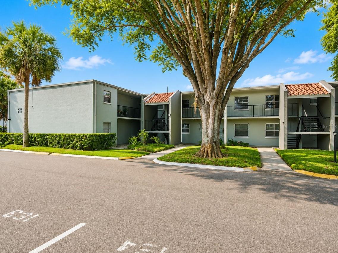 2812 Somerset Park Dr. #105, Tampa, FL 33613