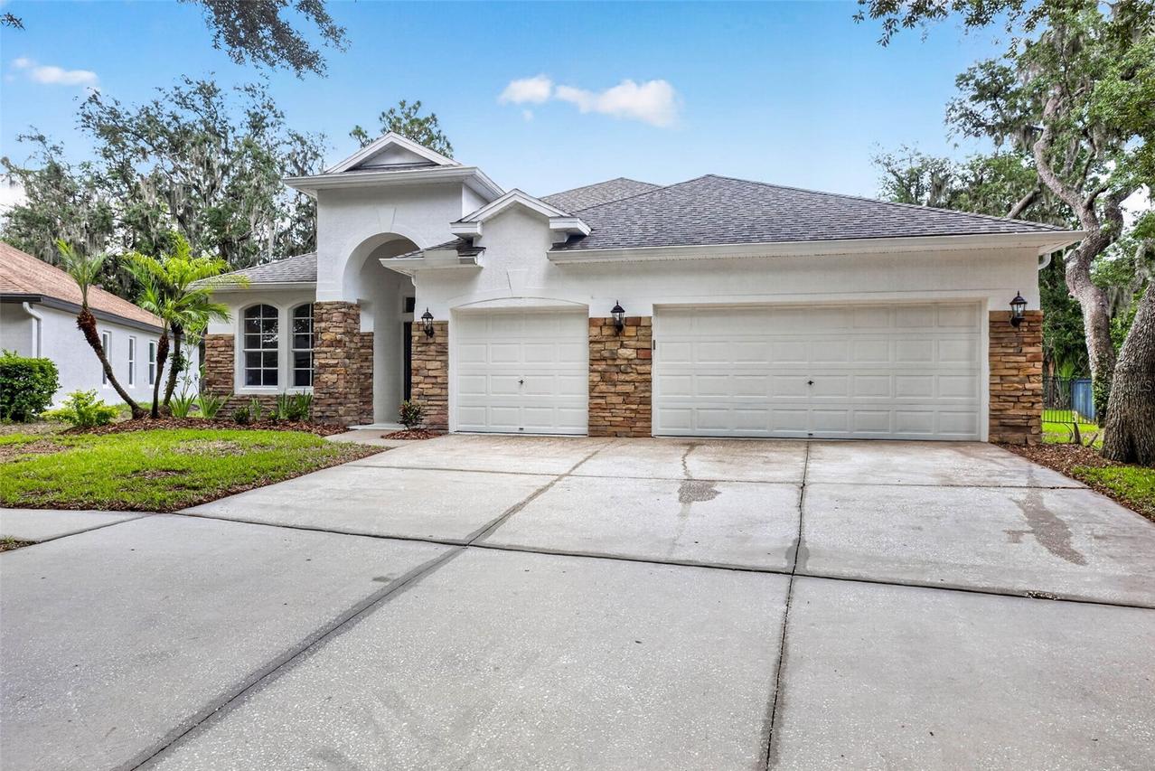 6135 Whimbrelwood Dr., Lithia, FL 33547
