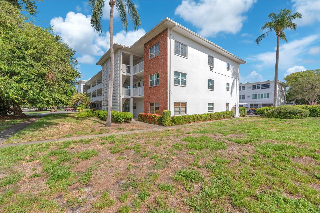 5155 9th Ave. #211, St Petersburg, FL 33710