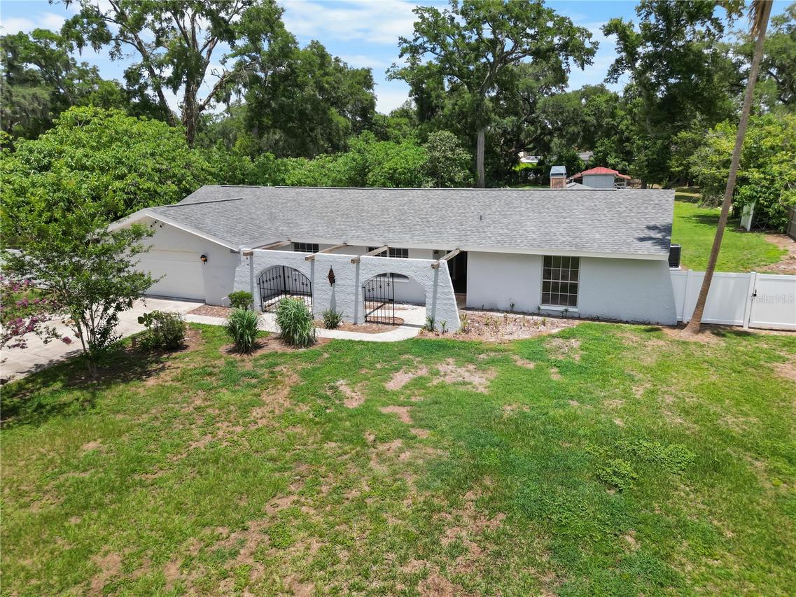3104 Fairlea Ln., Valrico, FL 33596