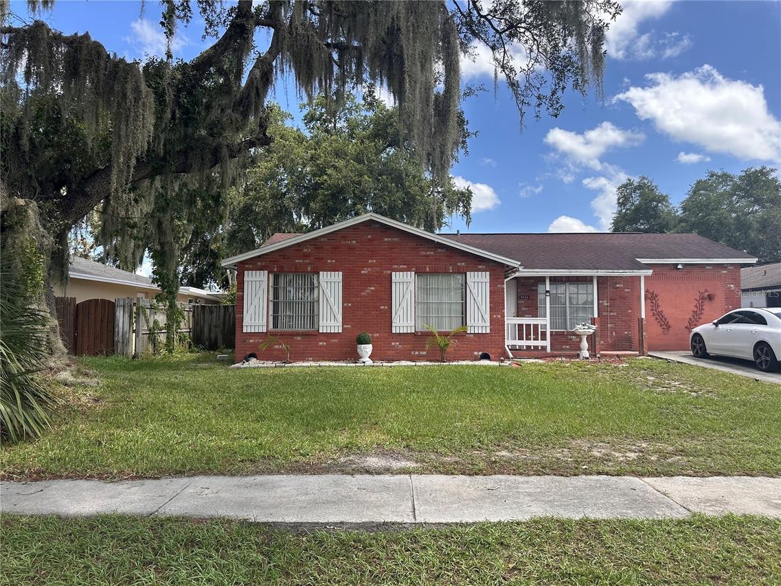 8848 Oak Cir., Tampa, FL 33615