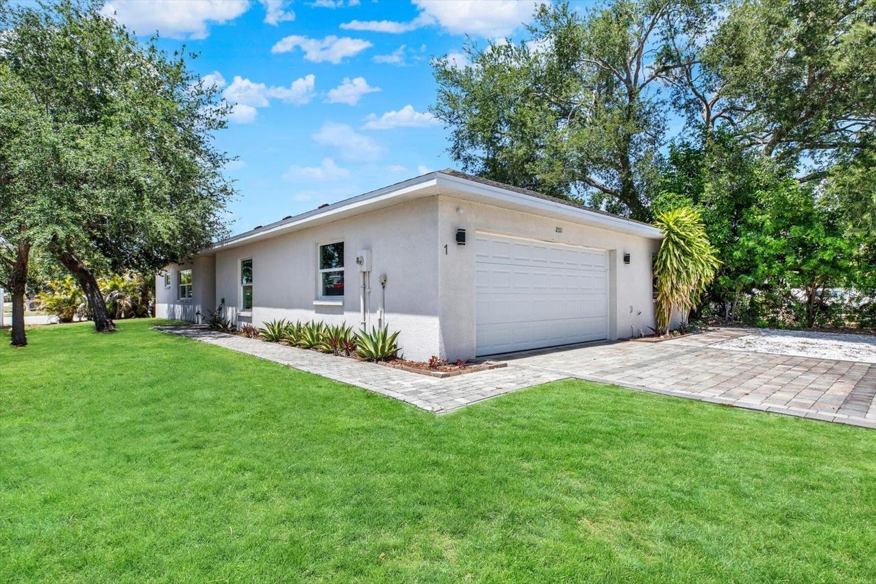 2011 Outer Dr., Sarasota, FL 34231