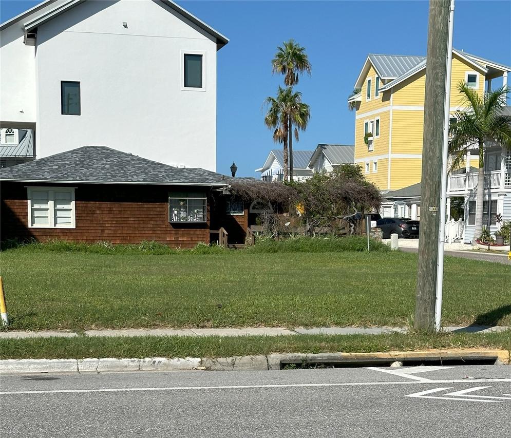 181st Ave, Redington Shores, FL 33708