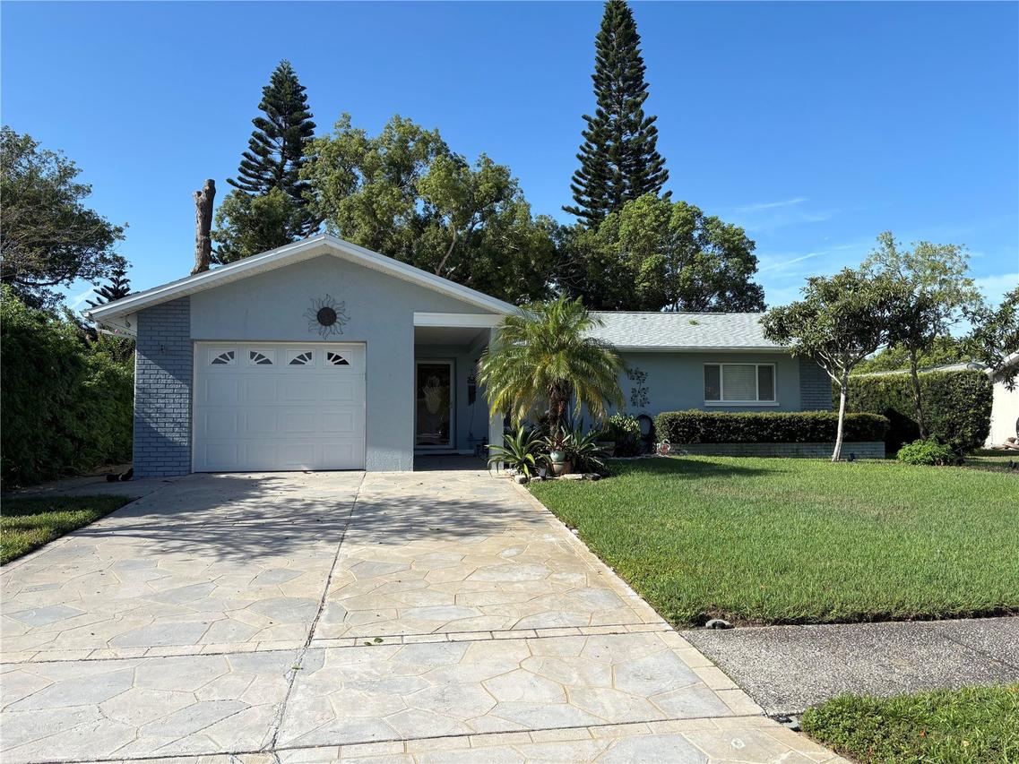 133 Stafford Cir., Palm Harbor, FL 34684