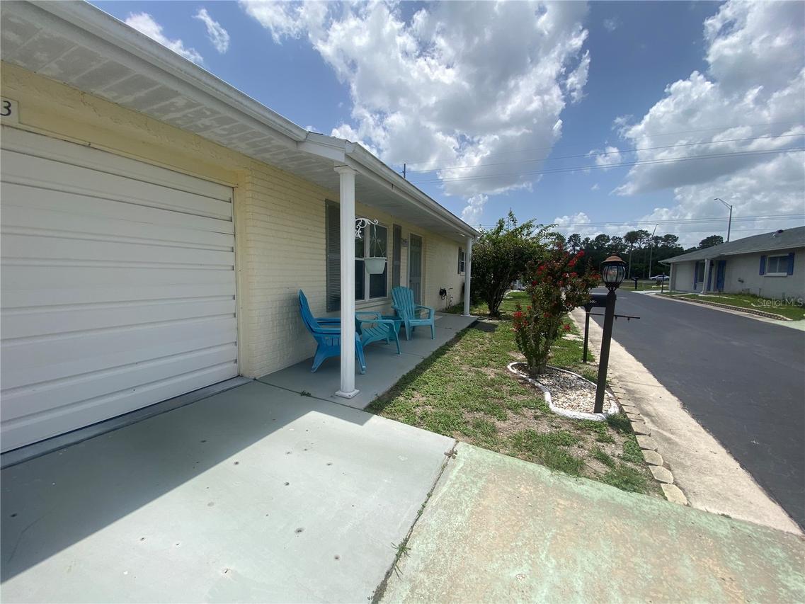 703 Huxley Pl., Sun City Center, FL 33573