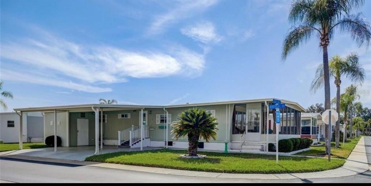 225 Dixie Ln., Tarpon Springs, FL 34689