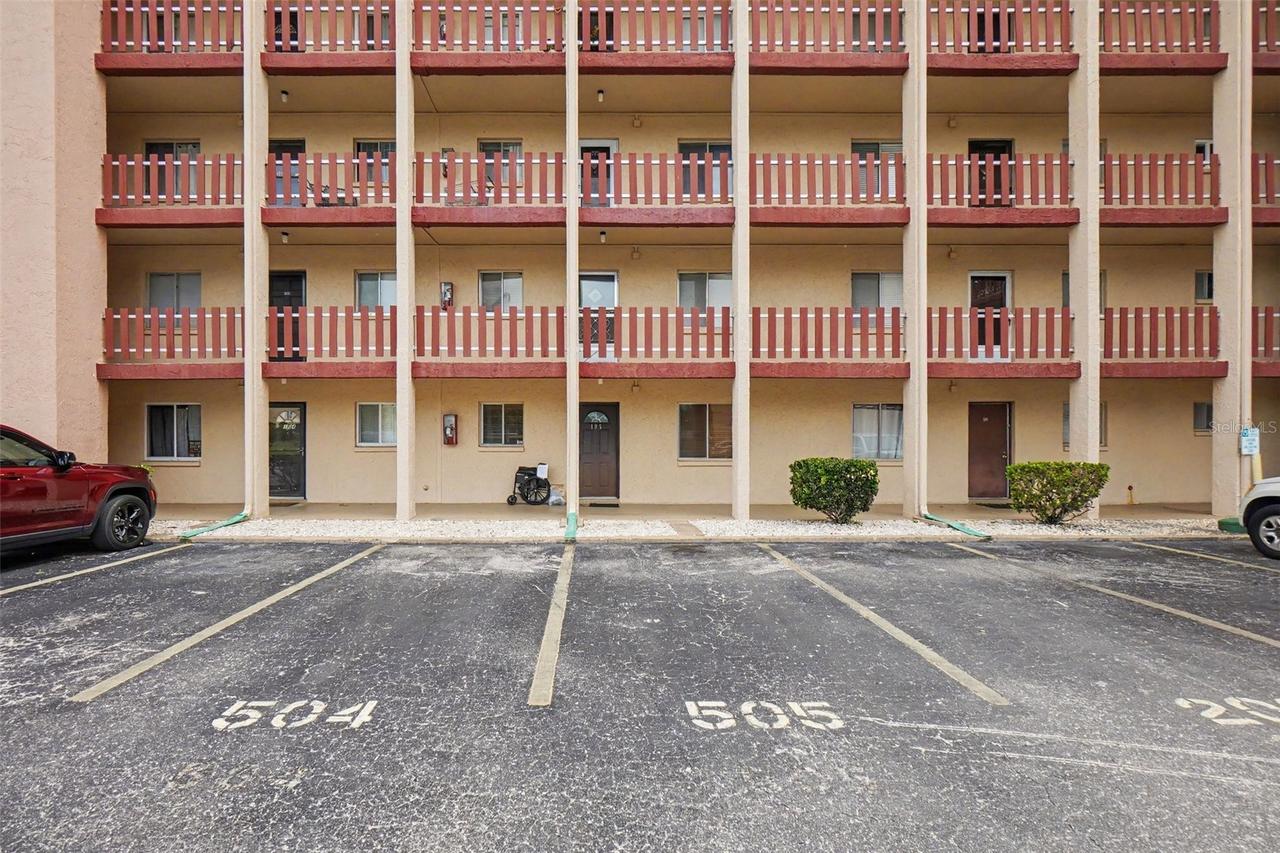 4009 Lake Bayshore Dr. #105, Bradenton, FL 34205